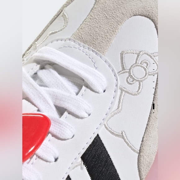 Adidas Sambae Hello Kitty shoes size 7W new in box - Picture 5 of 10